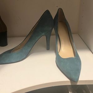 Teal pointed toe stiletto worn only once. Excellent condition. Like new! Suede